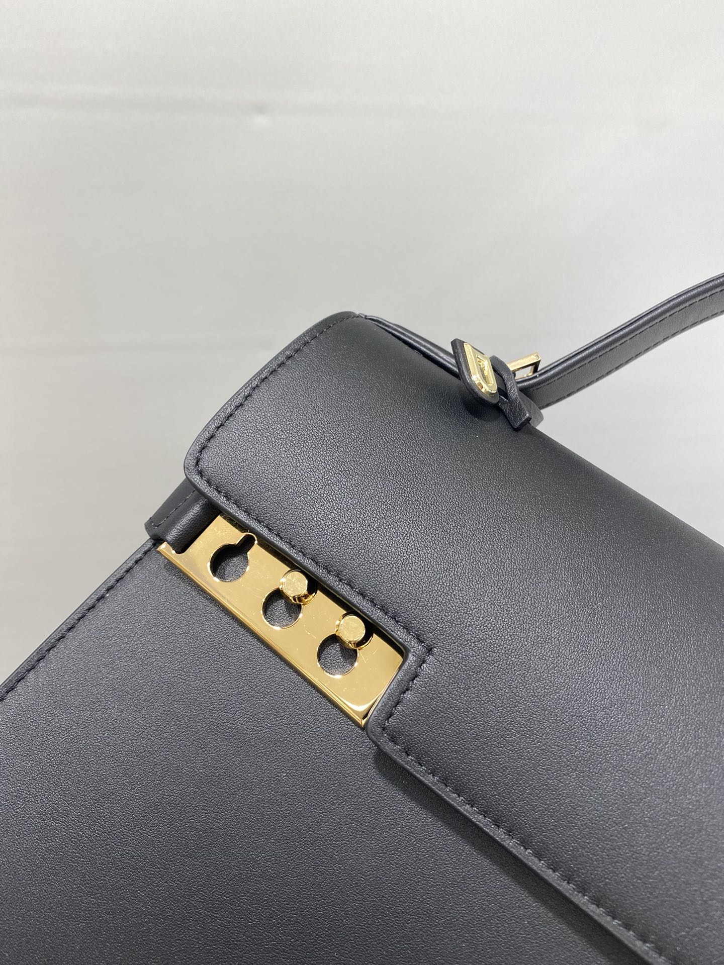 델보 톰페트 MM 샤리오뜨백